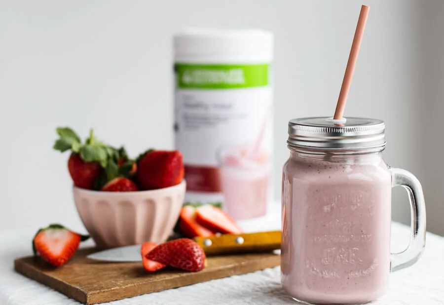 herbalife breakfast kit hero image strawberry