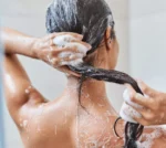 woman washing hair with herbalife aloe conditioner
